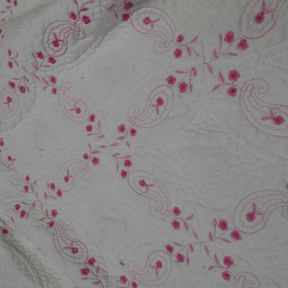 Set Of 2 Vintage Pink and White Floral Embroidered Pillow Covers & Blanket - Picture 16 of 16
